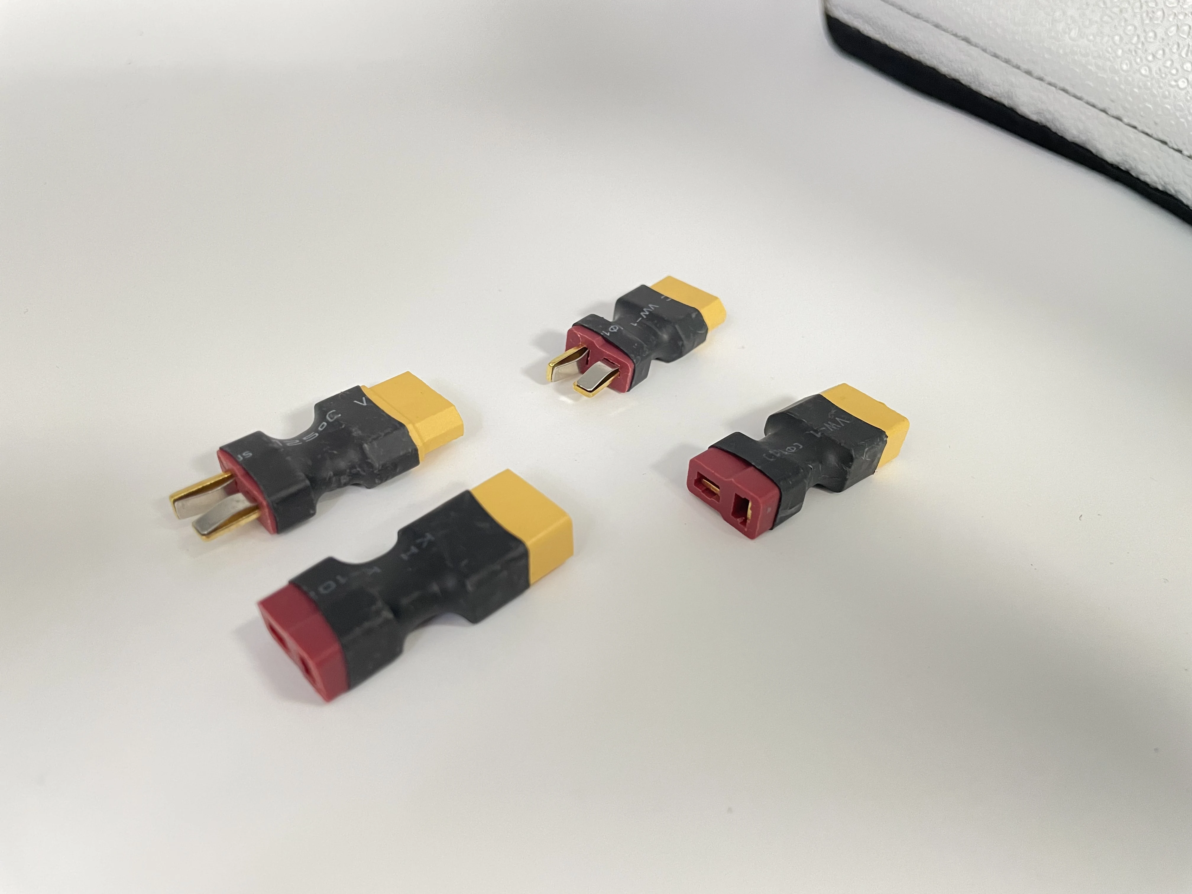 1 Pair XT60 Male/Female to T Plug Male/Female Conversion Adapter for RC Battery Connector
1 Pair XT60 Male/Female to T Plug Male/Female Conversion Adapter for RC Battery Connector