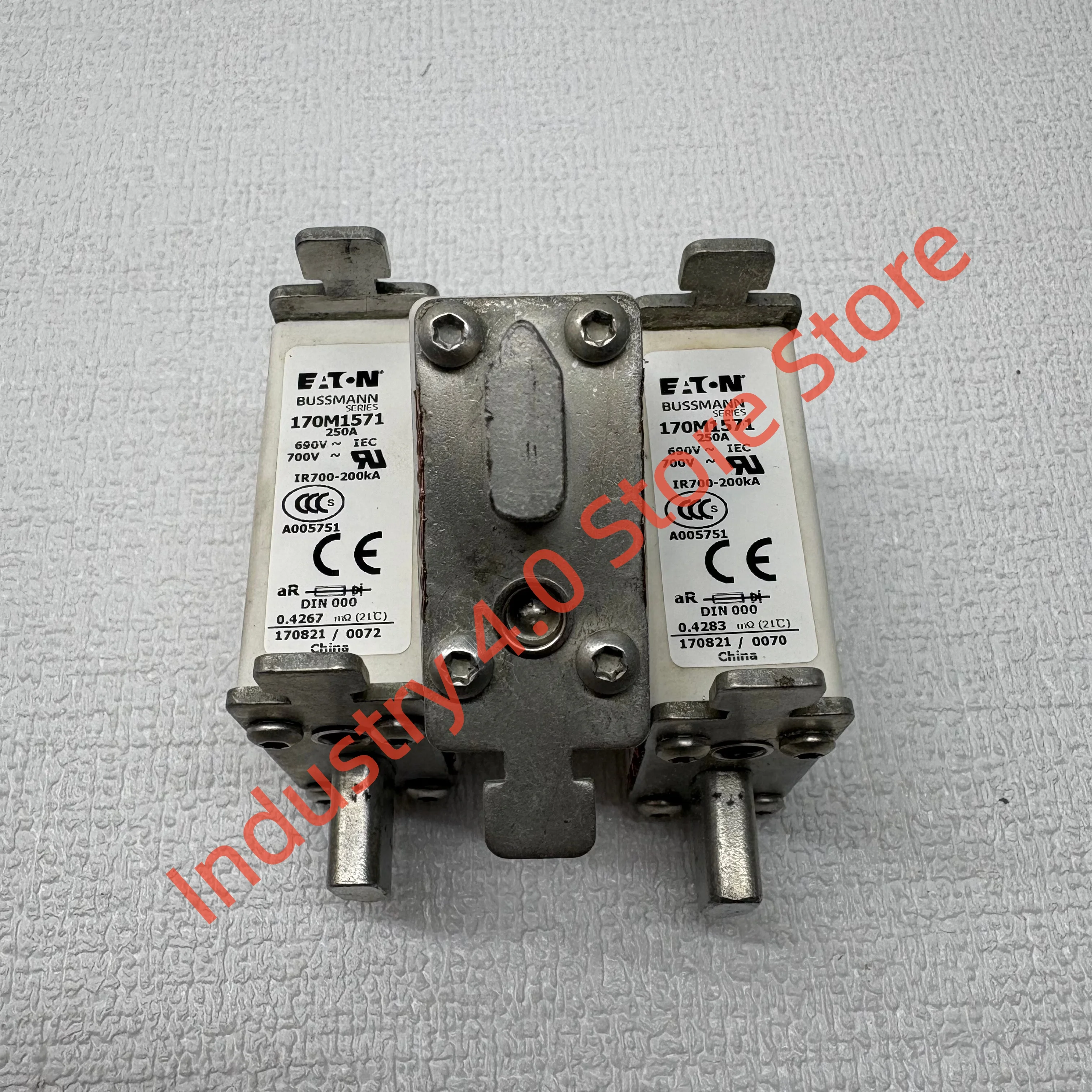 New original 170M1571 Fast Fuse
New original 170M1571 Fast Fuse