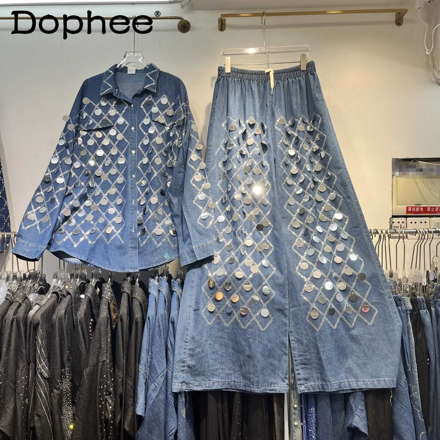 2025 Spring and Autumn New Heavy Industry Sequined Wide-leg Pants + Sequined Lapel Denim Long-sleeved Top Two-piece Sets Women
2025 Spring and Autumn New Heavy Industry Sequined Wide-leg Pants + Sequined Lapel Denim Long-sleeved Top Two-piece Sets Women