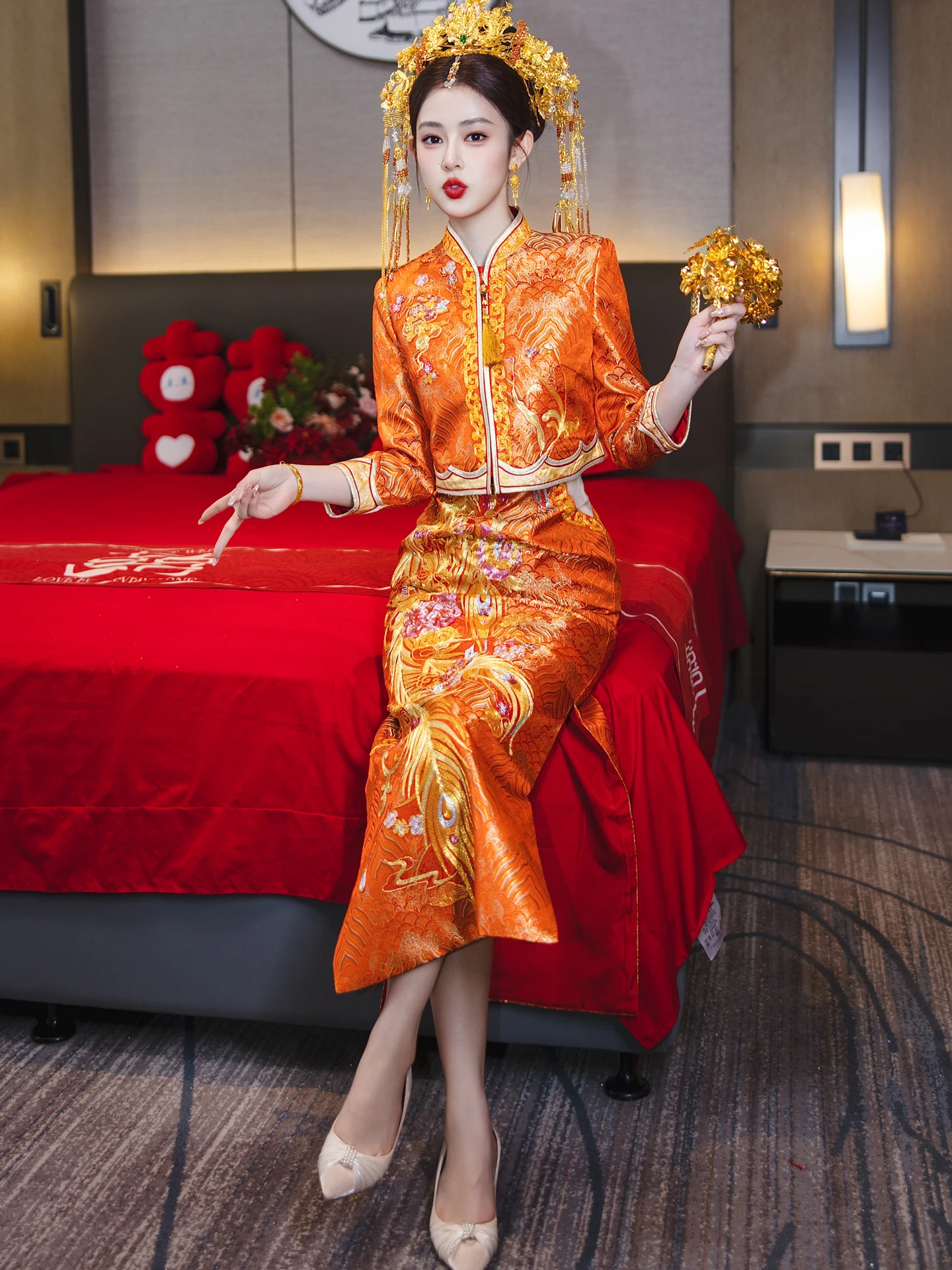 New Chinese Style Show He Clothing 2026 New Wedding Dress Dragon And Phoenix Gown for Engagement And Bridal Exit
New Chinese Style Show He Clothing 2026 New Wedding Dress Dragon And Phoenix Gown for Engagement And Bridal Exit