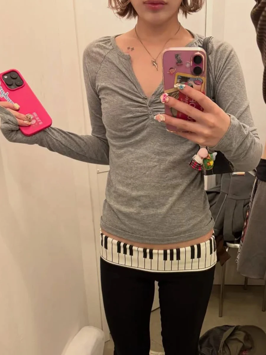 Chic V-neck Buttons Long Sleeve Tees Women Casual All-match Gray Cotton Folds Tshirt Tops Female Simple Basic Sweet Tshirts
Chic V-neck Buttons Long Sleeve Tees Women Casual All-match Gray Cotton Folds Tshirt Tops Female Simple Basic Sweet Tshirts