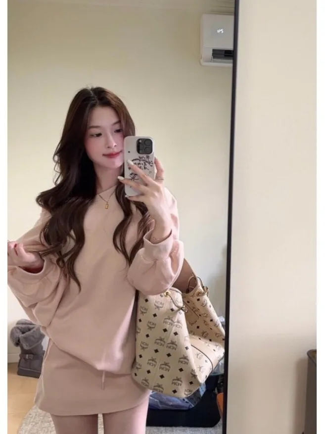 Korean Style Casual Fashion Set Women's 2026 Autumn New Pure Desire Side Collar Shoulder Exposure Sweatshirt Short Skirt Two ...
Korean Style Casual Fashion Set Women's 2026 Autumn New Pure Desire Side Collar Shoulder Exposure Sweatshirt Short Skirt Two ...