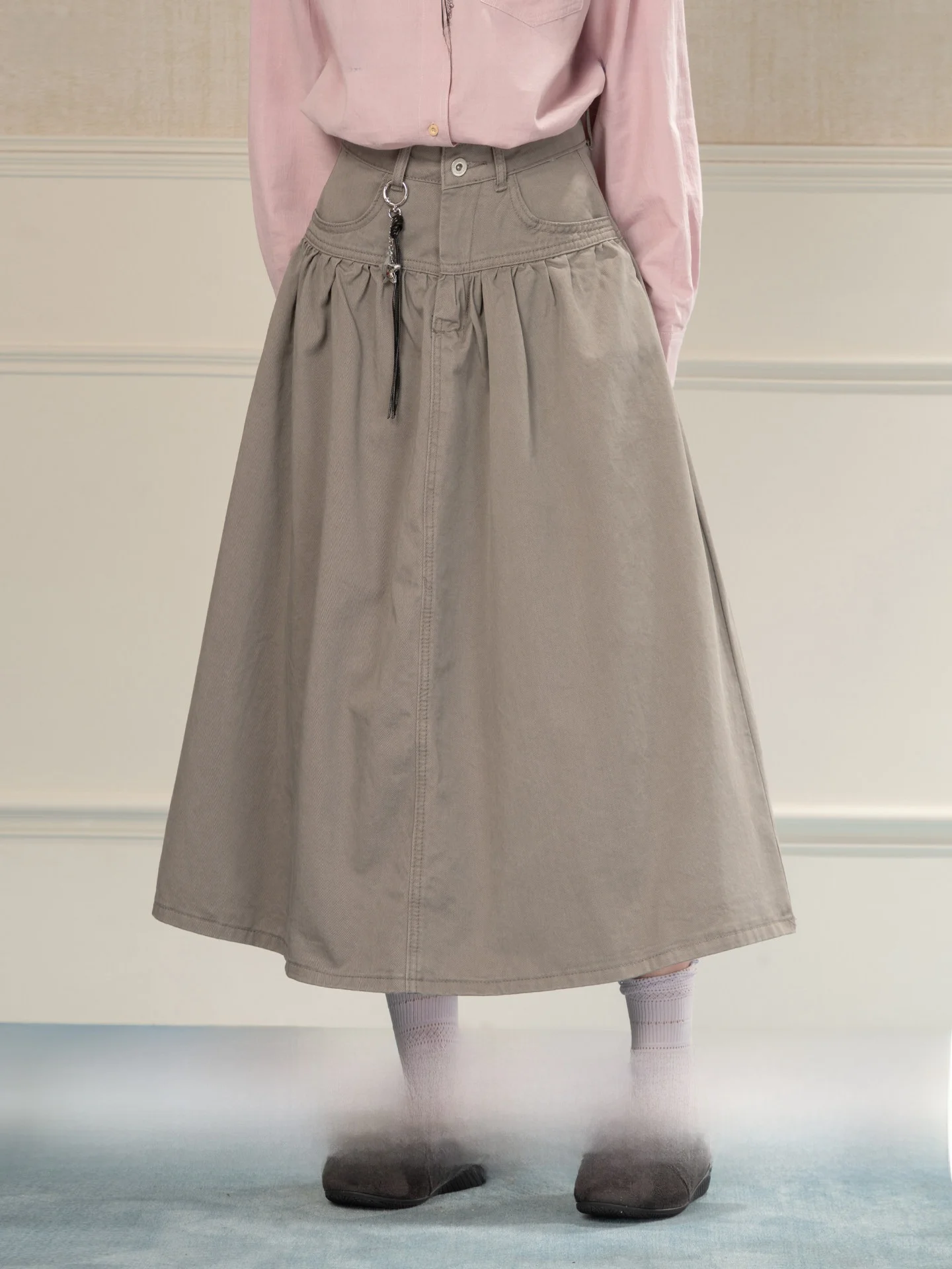 Heynew Vintage Light Grey High Waist Gathered Denim Midi Skirt Women's Loose Casual Mid-Length Skirt Spring Summer New Style
Heynew Vintage Light Grey High Waist Gathered Denim Midi Skirt Women's Loose Casual Mid-Length Skirt Spring Summer New Style