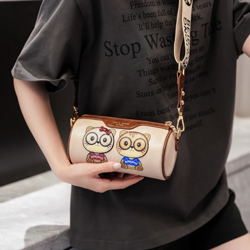 Fashionable barrel-shaped women's crossbody bag, summer versatile bear pattern casual shoulder bag cute women's purse
Fashionable barrel-shaped women's crossbody bag, summer versatile bear pattern casual shoulder bag cute women's purse