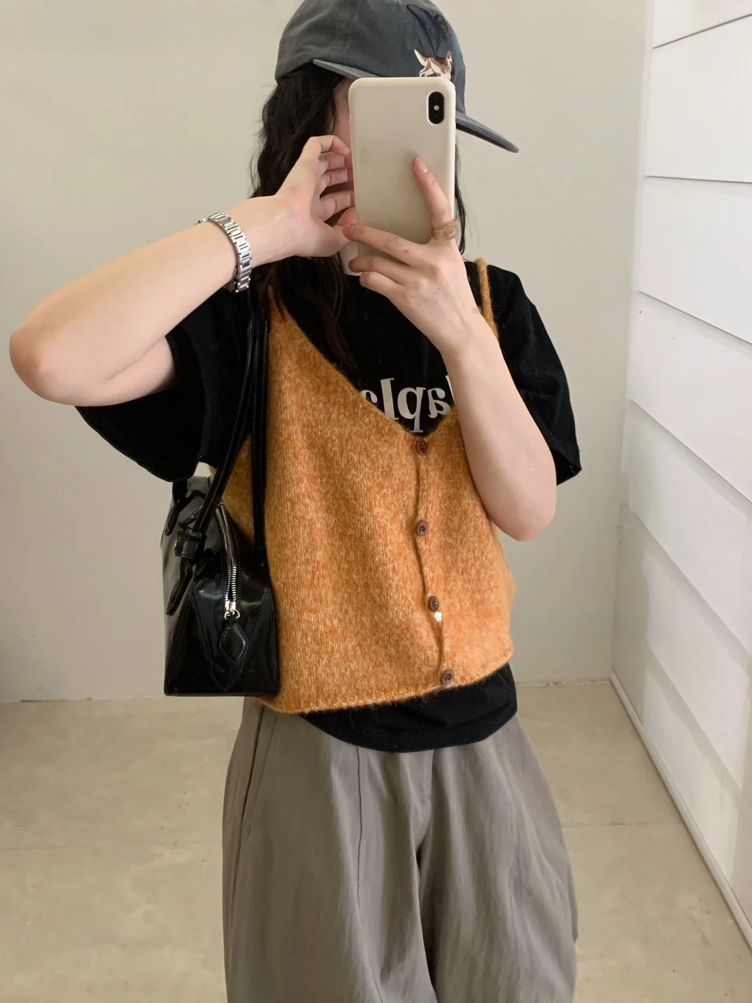 Korean Sle Women's Svel Vest 2025 New Autumn Pumpkin Color Knittedwear Versatile Inner And Outer Wear Casual Top
Korean Sle Women's Svel Vest 2025 New Autumn Pumpkin Color Knittedwear Versatile Inner And Outer Wear Casual Top