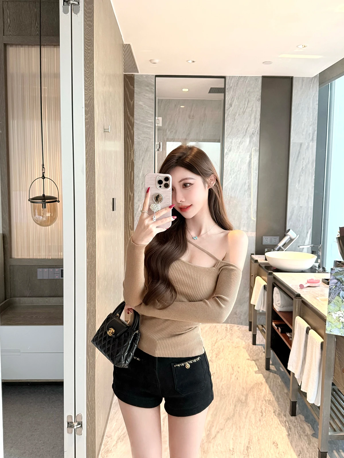 Сексуальный облегающий вязаный базовый топ с открытыми плечами для женщин, универсальный, мягкий, осенне-зимний, новинка JustQin 2025, коллекция осень-зима
Сексуальный облегающий вязаный базовый топ с открытыми плечами для женщин, универсальный, мягкий, осенне-зимний, новинка JustQin 2025, коллекция осень-зима