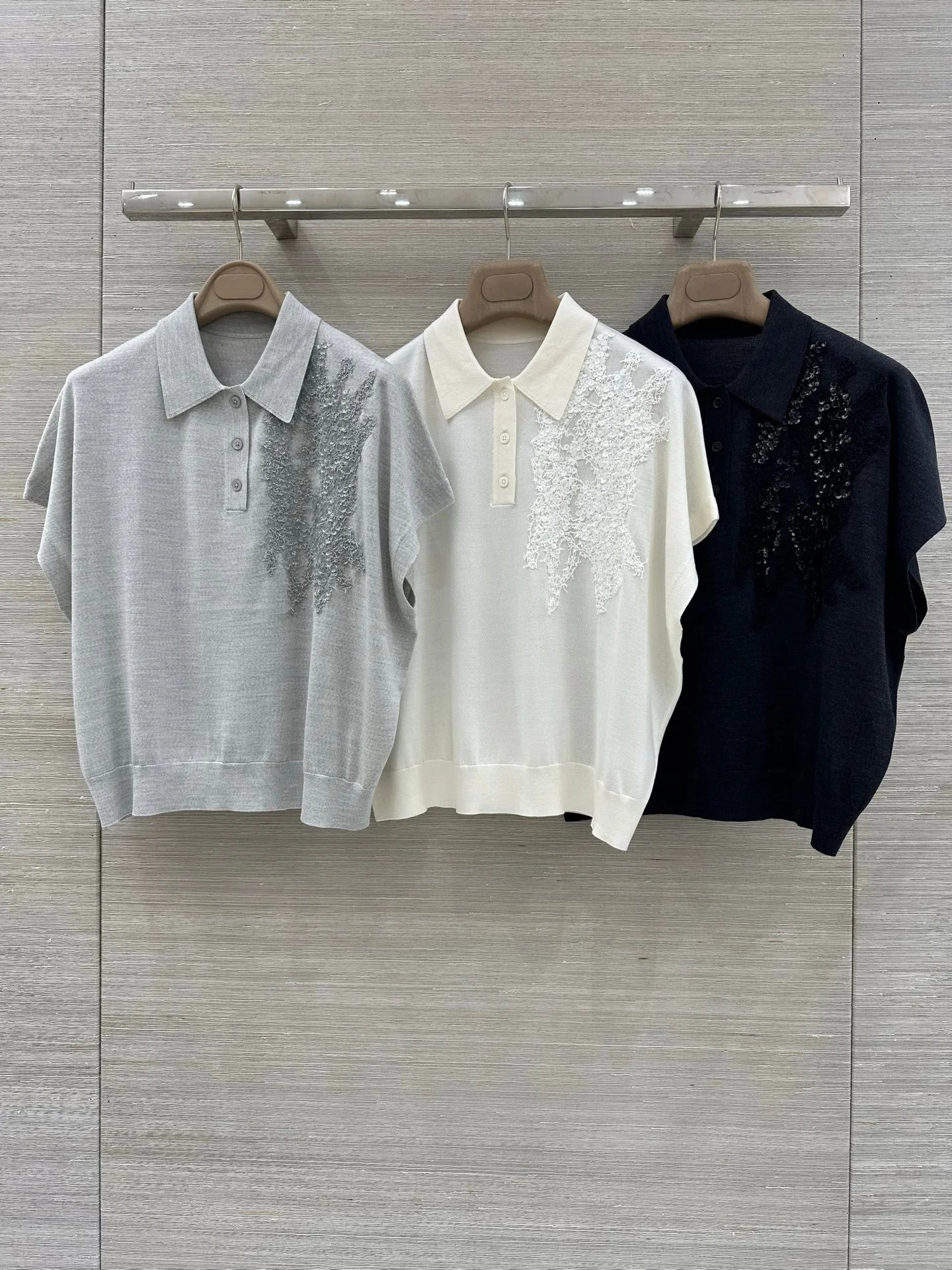 Women Sequin Embroidery Knitted Pullover Front Buttons Turn-down Collar Short Sleeve Fashion Wool Silk Sweater
Women Sequin Embroidery Knitted Pullover Front Buttons Turn-down Collar Short Sleeve Fashion Wool Silk Sweater