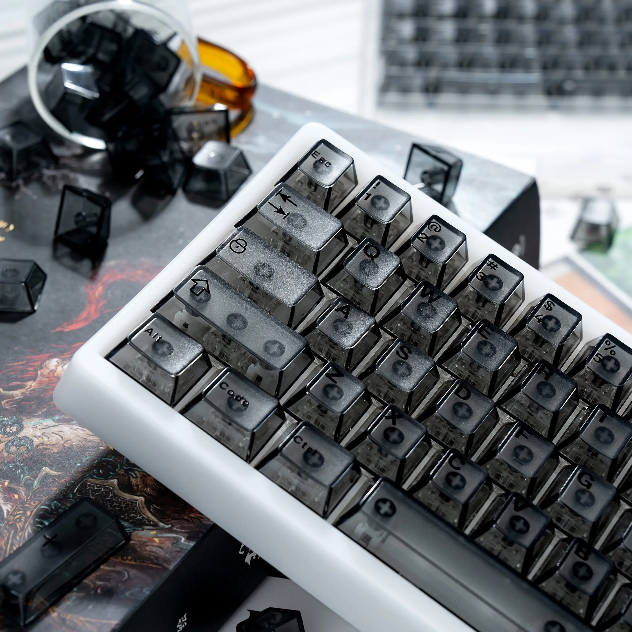 PC fog transparent black keycaps, top matte fog transparent light original high mechanical keyboard magnetic axis general keycap
PC fog transparent black keycaps, top matte fog transparent light original high mechanical keyboard magnetic axis general keycap