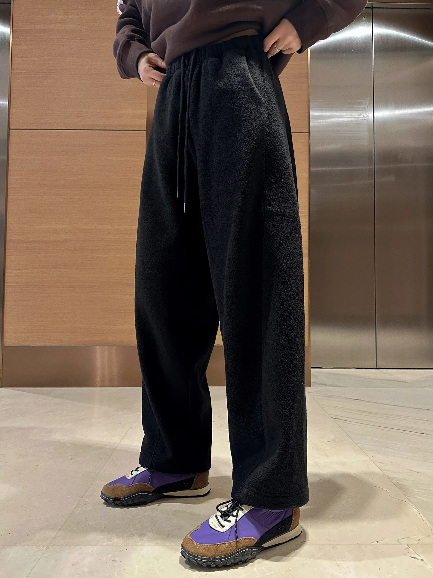 Женские повседневные брюки Liberlin Sisy на флисовой подкладке с эластичным поясом, прямые, универсальные, для поездок на работу, в корейском стиле
Женские повседневные брюки Liberlin Sisy на флисовой подкладке с эластичным поясом, прямые, универсальные, для поездок на работу, в корейском стиле