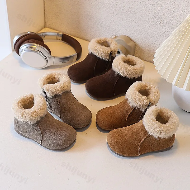Детские зимние ботинки, 2025 г., зимние теплые плюшевые удобные нескользящие повседневные хлопковые туфли, морозостойкие короткие ботинки на молнии с плоской подошвой
Детские зимние ботинки, 2025 г., зимние теплые плюшевые удобные нескользящие повседневные хлопковые туфли, морозостойкие короткие ботинки на молнии с плоской подошвой