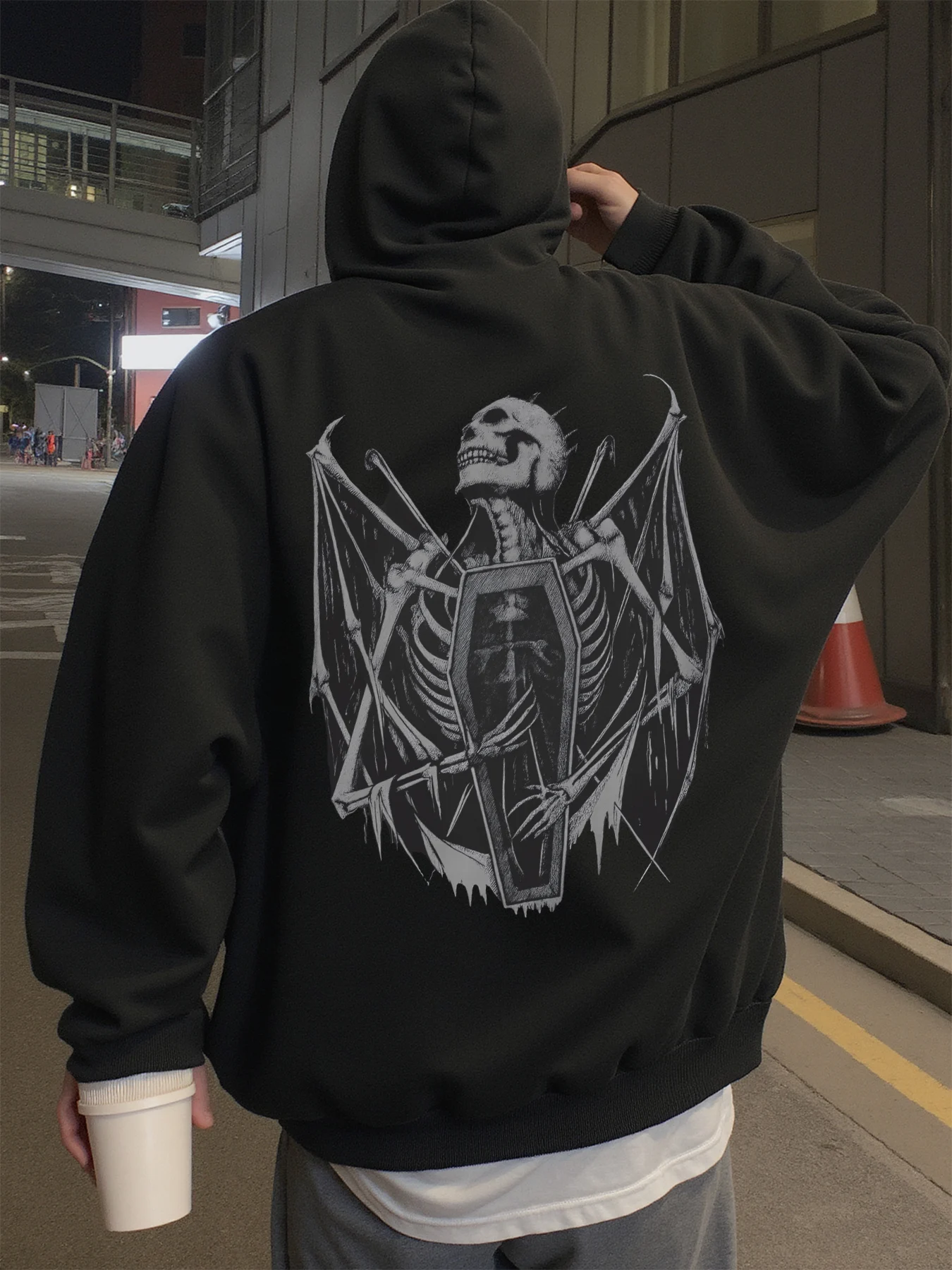 Толстовка с капюшоном для мужчин, уличная одежда, мужские толстовки с рисунком готического скелета, подходят для ношения весенней, осенней и зимней толстовки.
Толстовка с капюшоном для мужчин, уличная одежда, мужские толстовки с рисунком готического скелета, подходят для ношения весенней, осенней и зимней толстовки.