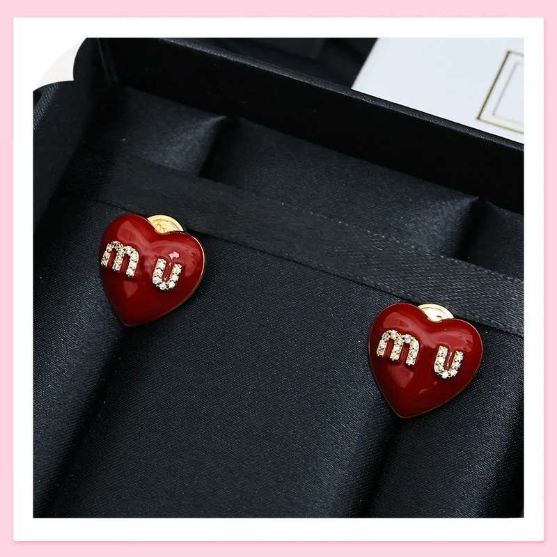 Серьги Miss Explosion Enamel Love: Изысканные, в нишевом стиле, с простым дизайном, полностью инкрустированные, для женщин
Серьги Miss Explosion Enamel Love: Изысканные, в нишевом стиле, с простым дизайном, полностью инкрустированные, для женщин