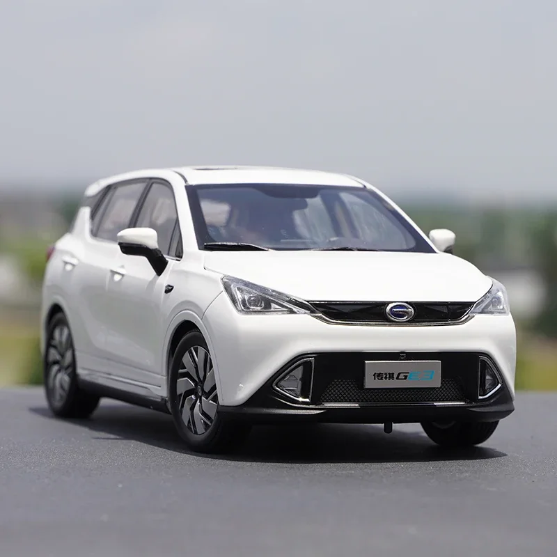 Масштаб 1:18 GAC Trumpchi GE3 New Energy 2017, литая под давлением модель автомобиля из сплава, коллекция украшений, игрушки, детские подарки
Масштаб 1:18 GAC Trumpchi GE3 New Energy 2017, литая под давлением модель автомобиля из сплава, коллекция украшений, игрушки, детские подарки