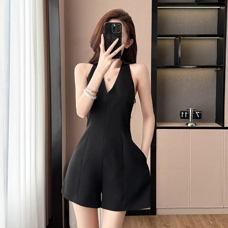 2026 Summer Black Halter Jumpsuit Women Backless Bow Tie High Waist Wide Leg Short Romper Hepburn Style Elegant Overalls
2026 Summer Black Halter Jumpsuit Women Backless Bow Tie High Waist Wide Leg Short Romper Hepburn Style Elegant Overalls