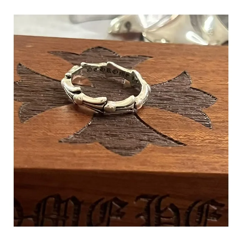 Fishbone Ring, Hip-hop, The Same Style for Men and Women, Retro and Old Temperament, Simple and Popular, Versatile
Fishbone Ring, Hip-hop, The Same Style for Men and Women, Retro and Old Temperament, Simple and Popular, Versatile
