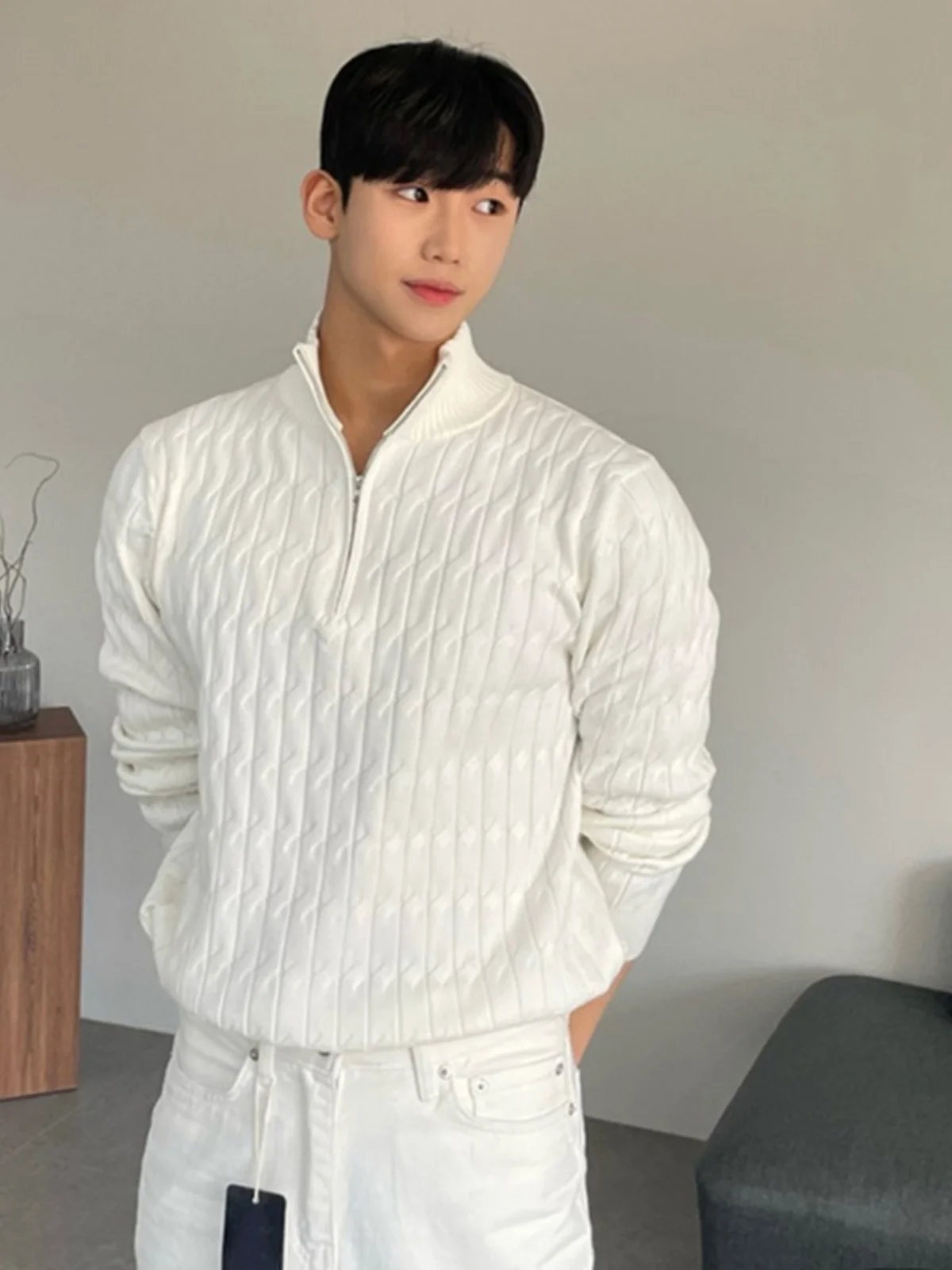 High-Neck Zipper Men's Knitwear Long Sleeve Fashionable White Outerwear Casual Loose Fit Spring Autumn Straight Cut Basic
High-Neck Zipper Men's Knitwear Long Sleeve Fashionable White Outerwear Casual Loose Fit Spring Autumn Straight Cut Basic