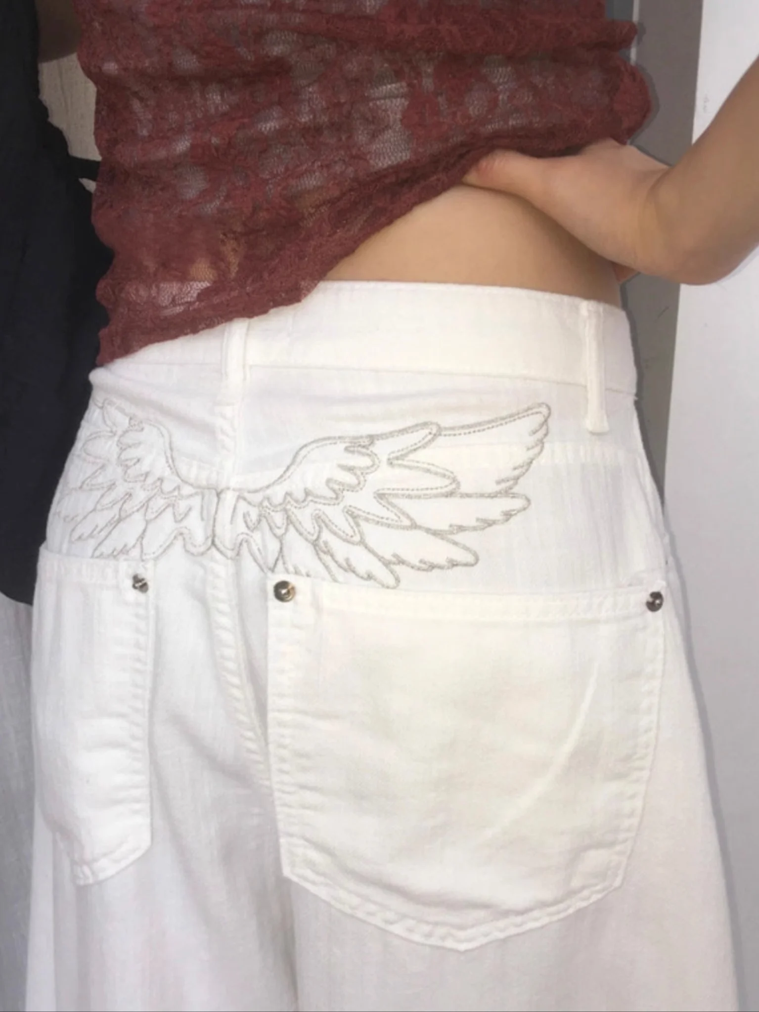 Slim Fit Dreamy Embroidered Wings Casual White Thin Denim Jeans Street Style Y2K High Waist Straight Leg Pants Commute Trend
Slim Fit Dreamy Embroidered Wings Casual White Thin Denim Jeans Street Style Y2K High Waist Straight Leg Pants Commute Trend