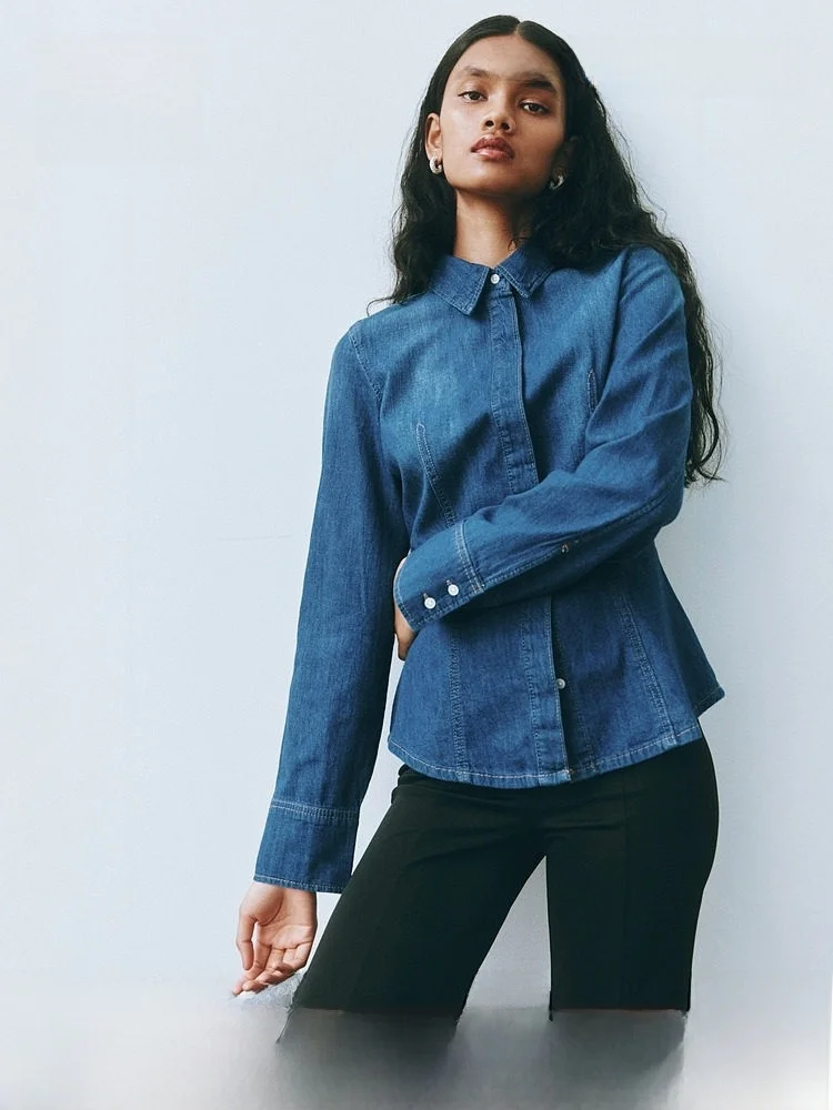H&M Women's Slim Fit Soft Cotton Denim Shirt Casual Style Commute Fashion Simple Design Long Sleeve Button up Top
H&M Women's Slim Fit Soft Cotton Denim Shirt Casual Style Commute Fashion Simple Design Long Sleeve Button up Top
