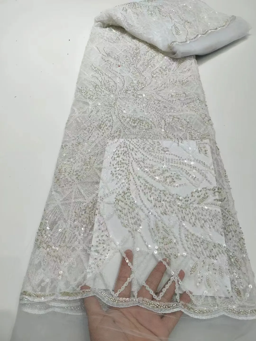 New tulle embroidery bead tube sequin embroidery, European and American lace mesh wedding party dress fabric
New tulle embroidery bead tube sequin embroidery, European and American lace mesh wedding party dress fabric