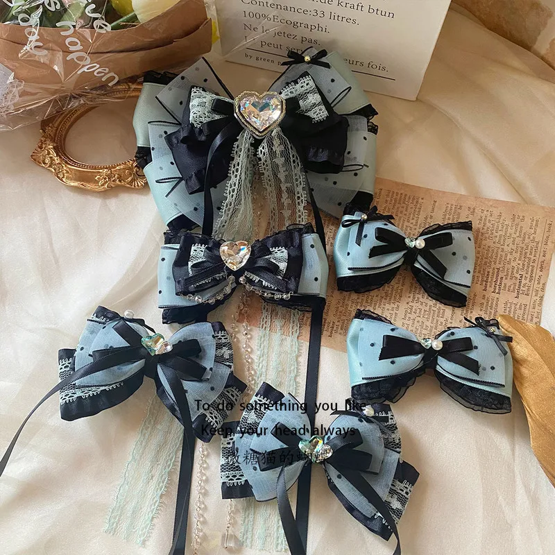 Повязка на голову с большим бантом, аксессуар для волос, высококачественные хрустальные кисточки, квадратный сахарный кружевной боковой зажим, Лолита на клипсе
Повязка на голову с большим бантом, аксессуар для волос, высококачественные хрустальные кисточки, квадратный сахарный кружевной боковой зажим, Лолита на клипсе