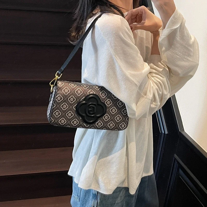 Elegant Leather Messenger Purse - Vintage Paris Fashion Style With Multiple Compartments & Secure Zip
Elegant Leather Messenger Purse - Vintage Paris Fashion Style With Multiple Compartments & Secure Zip