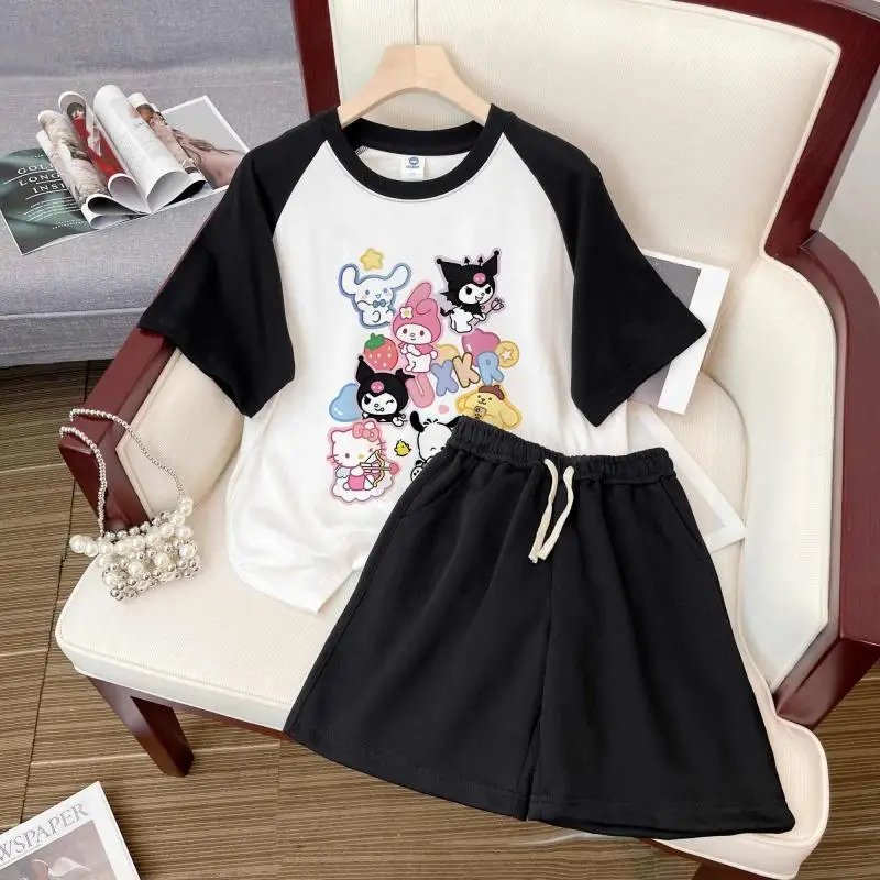 Sanrio модная детская футболка из 2 предметов «Hello Kitty's Kawaii», новый стиль, штаны, летняя одежда для девочек Kuromi, с короткими рукавами с героями мультфильмов
Sanrio модная детская футболка из 2 предметов «Hello Kitty's Kawaii», новый стиль, штаны, летняя одежда для девочек Kuromi, с короткими рукавами с героями мультфильмов