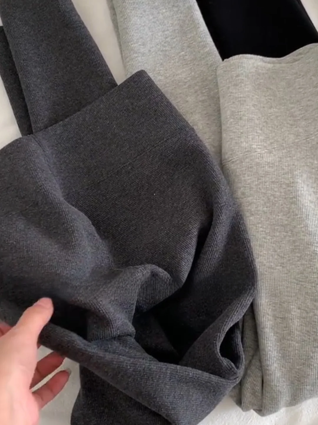 Модные повседневные свободные брюки больших размеров для женщин, облегающие джинсы, верхняя одежда, универсальный комфортный осенний шелковый топ
Модные повседневные свободные брюки больших размеров для женщин, облегающие джинсы, верхняя одежда, универсальный комфортный осенний шелковый топ