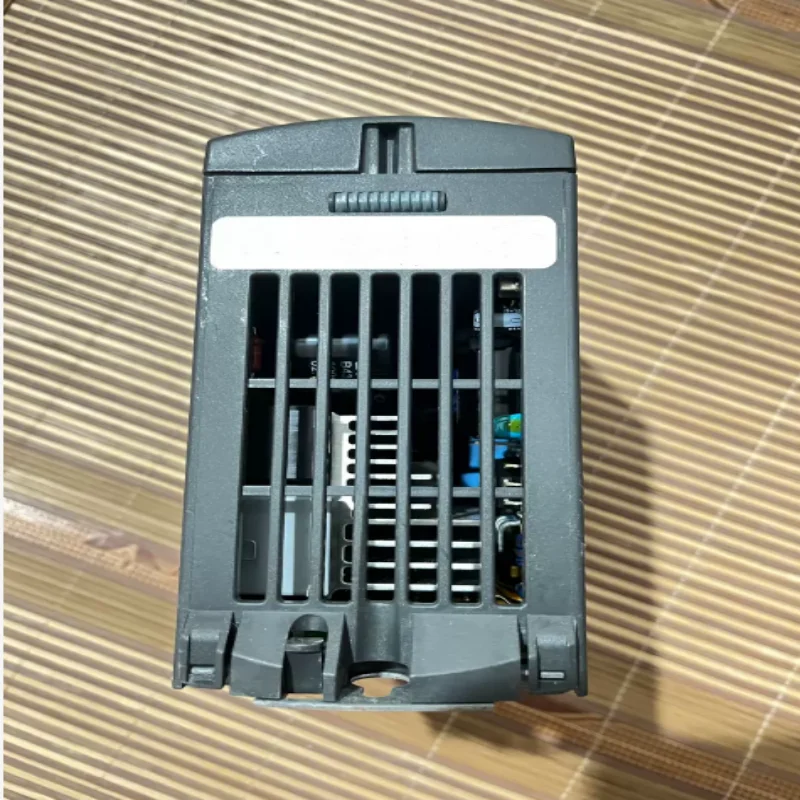 Brand-new, original inverter 6SE6420-2UD21-5AA1
Brand-new, original inverter 6SE6420-2UD21-5AA1