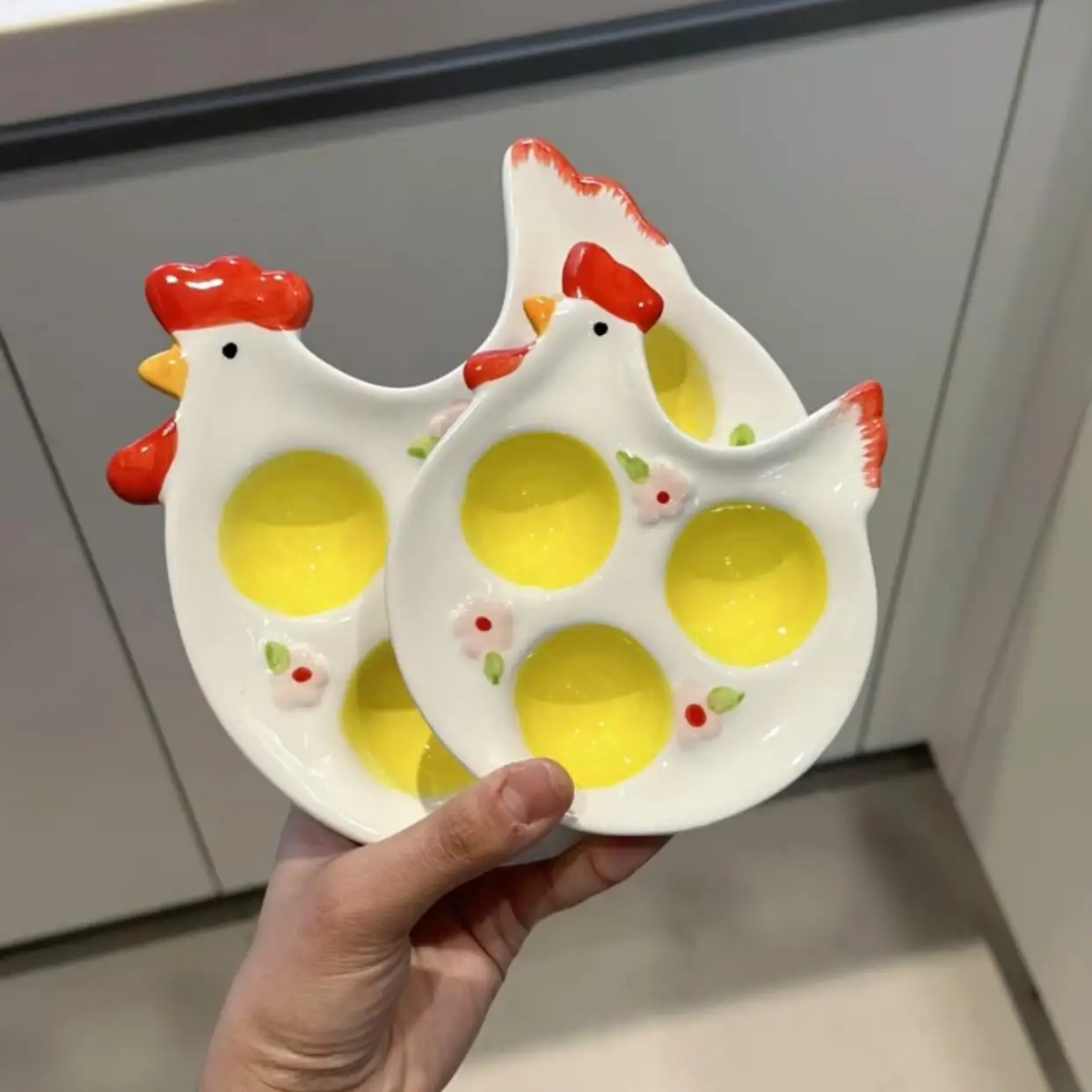 Cute Chicken Ceramic Egg Tray Kitchen Refrigerator Egg Holder Breakfast Plate Creative Egg Display Irregular Shape Dishware
Cute Chicken Ceramic Egg Tray Kitchen Refrigerator Egg Holder Breakfast Plate Creative Egg Display Irregular Shape Dishware