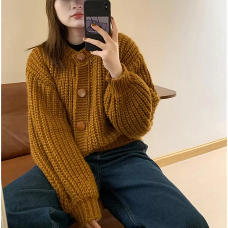 Design Chunky Wool Knit Sweater Cardigan Women's Clothing Autumn Winter Cropped Jacket New Korean Chic O-neck Loose Sweater Coat
Design Chunky Wool Knit Sweater Cardigan Women's Clothing Autumn Winter Cropped Jacket New Korean Chic O-neck Loose Sweater Coat