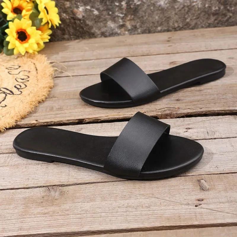 2026High-quality metal logo women's flat sandals, featuring a cowhide upper, sheepskin lining, and rubber sole36-43
2026High-quality metal logo women's flat sandals, featuring a cowhide upper, sheepskin lining, and rubber sole36-43