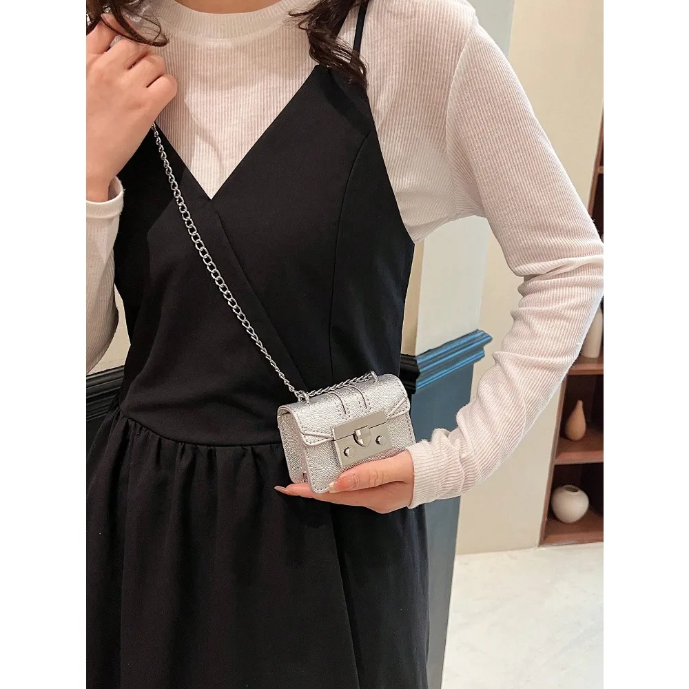 1pc Fashion Minimalist Mini Clown Bag, Elegant Pearl Decor, Suitable For Party, Daily Shopping, Mini Shoulder Crossbody Bag, Fit For Date, Travel, Multi-Purpose, Stylish Mini Square Crossbody Bag
1pc Fashion Minimalist Mini Clown Bag, Elegant Pearl Decor, Suitable For Party, Daily Shopping, Mini Shoulder Crossbody Bag, Fit For Date, Travel, Multi-Purpose, Stylish Mini Square Crossbody Bag