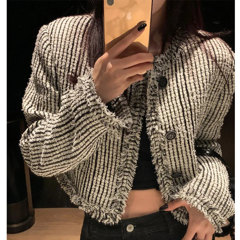 Retro Black Plaid Suit Jacket Women's Autumn Raw Edge Design Casual Short Singke Button Lady Blazers
Retro Black Plaid Suit Jacket Women's Autumn Raw Edge Design Casual Short Singke Button Lady Blazers