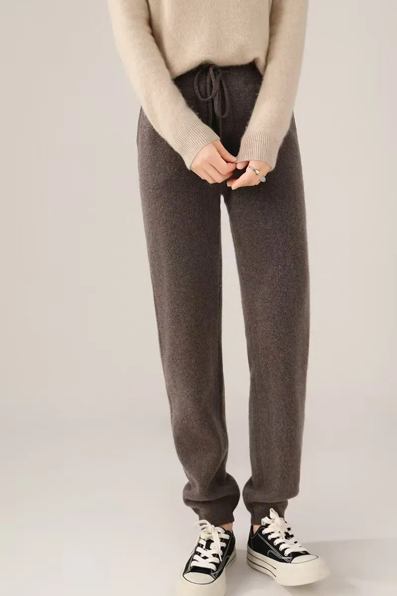 Autumn and winter new high-end outerwear thickened lace up small loose Haren 100% pure cashmere pants
Autumn and winter new high-end outerwear thickened lace up small loose Haren 100% pure cashmere pants