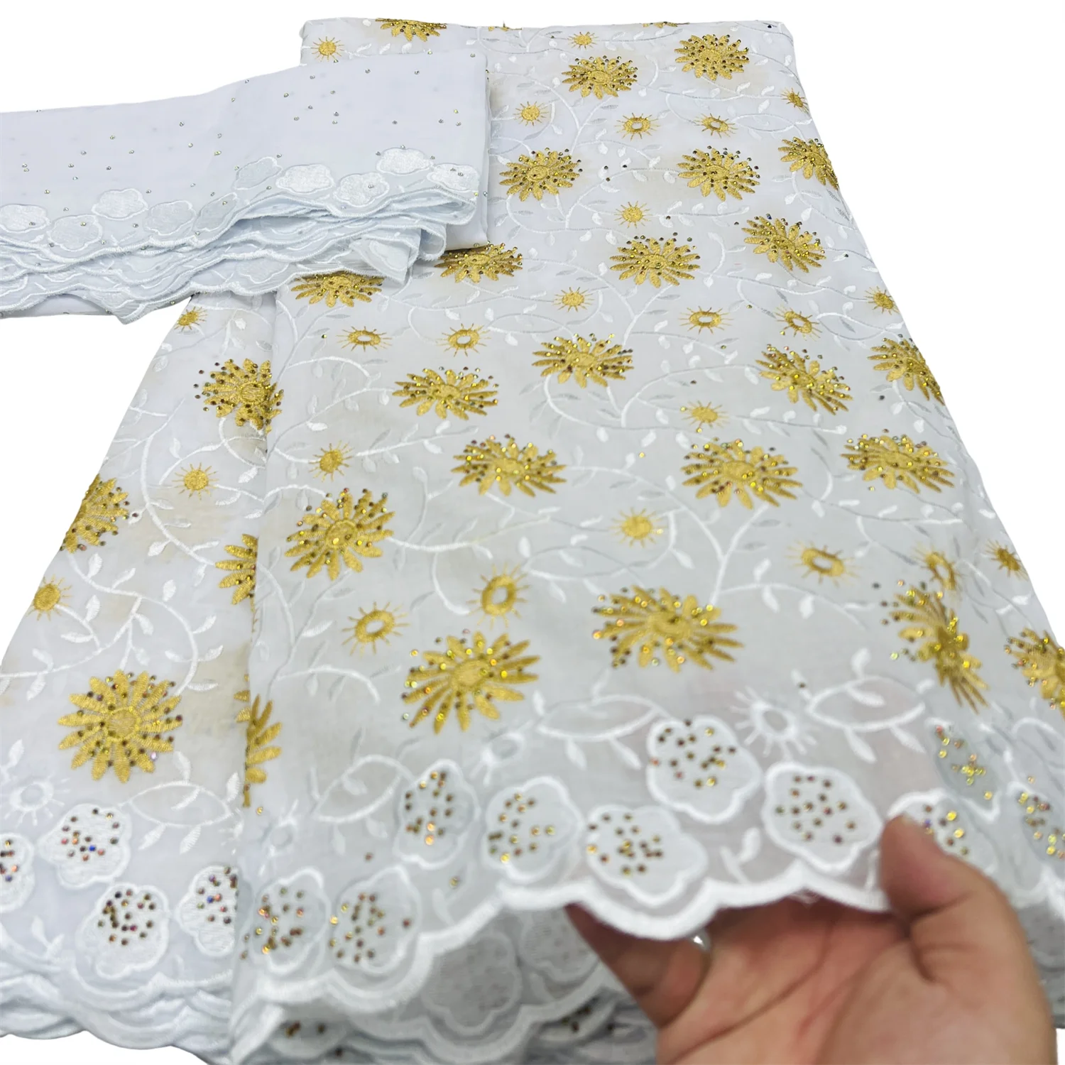 New 5+2 Yards New White Gold Design 100% Cottton Nigerian Autriche Lace Fabric French Nigerian Swiss Voile Lace Fabric For Dress
New 5+2 Yards New White Gold Design 100% Cottton Nigerian Autriche Lace Fabric French Nigerian Swiss Voile Lace Fabric For Dress