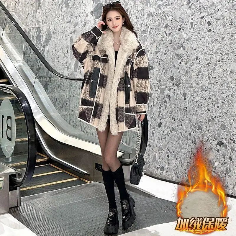 Женская куртка, новая верхняя одежда, женская одежда, топы, мода Y2K Harajuku Kawaii, теплый клетчатый меховой воротник, утолщенный повседневный длинный рукав
Женская куртка, новая верхняя одежда, женская одежда, топы, мода Y2K Harajuku Kawaii, теплый клетчатый меховой воротник, утолщенный повседневный длинный рукав