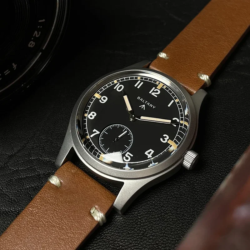 Baltany Dirty Dozen Collection Vintage Quartz 36mm Min Wristwatch Small Seconds VD78 Move Luminous 100M Waterproof Watch For Men
Baltany Dirty Dozen Collection Vintage Quartz 36mm Min Wristwatch Small Seconds VD78 Move Luminous 100M Waterproof Watch For Men