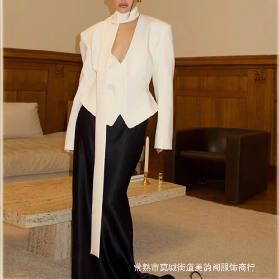 2025 New European Style Womens Fashion Blazer with Scarf Neck Design Slim Fit Tie Detail Elegant Suit Jacket for Ladies Female
2025 New European Style Womens Fashion Blazer with Scarf Neck Design Slim Fit Tie Detail Elegant Suit Jacket for Ladies Female