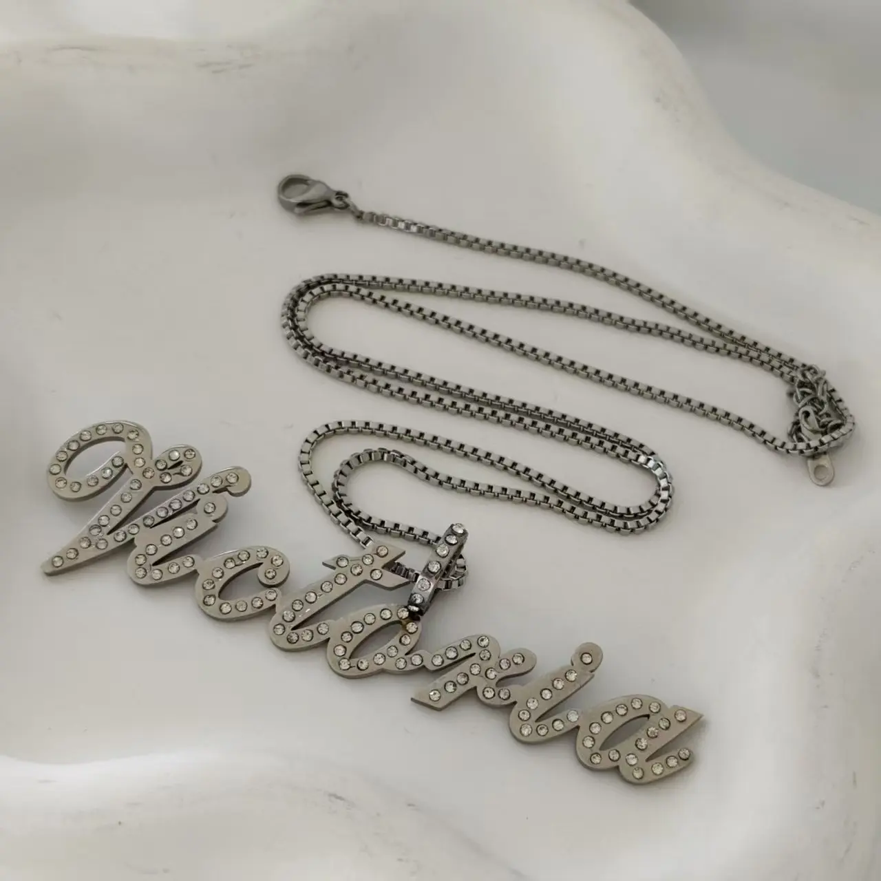 Hot-sale Personalized Name/Letter Diamond Necklace/Chain Customized Letter Pendant Valentine's Day Anniversary Gift for Her/Him
Hot-sale Personalized Name/Letter Diamond Necklace/Chain Customized Letter Pendant Valentine's Day Anniversary Gift for Her/Him