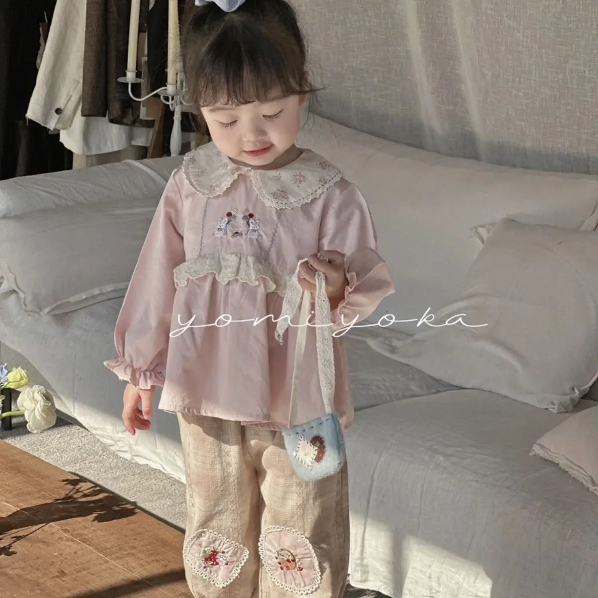 Spring 2025 children's clothing cartoon collar embroidered doll top trend winter coat boys clothes
Spring 2025 children's clothing cartoon collar embroidered doll top trend winter coat boys clothes