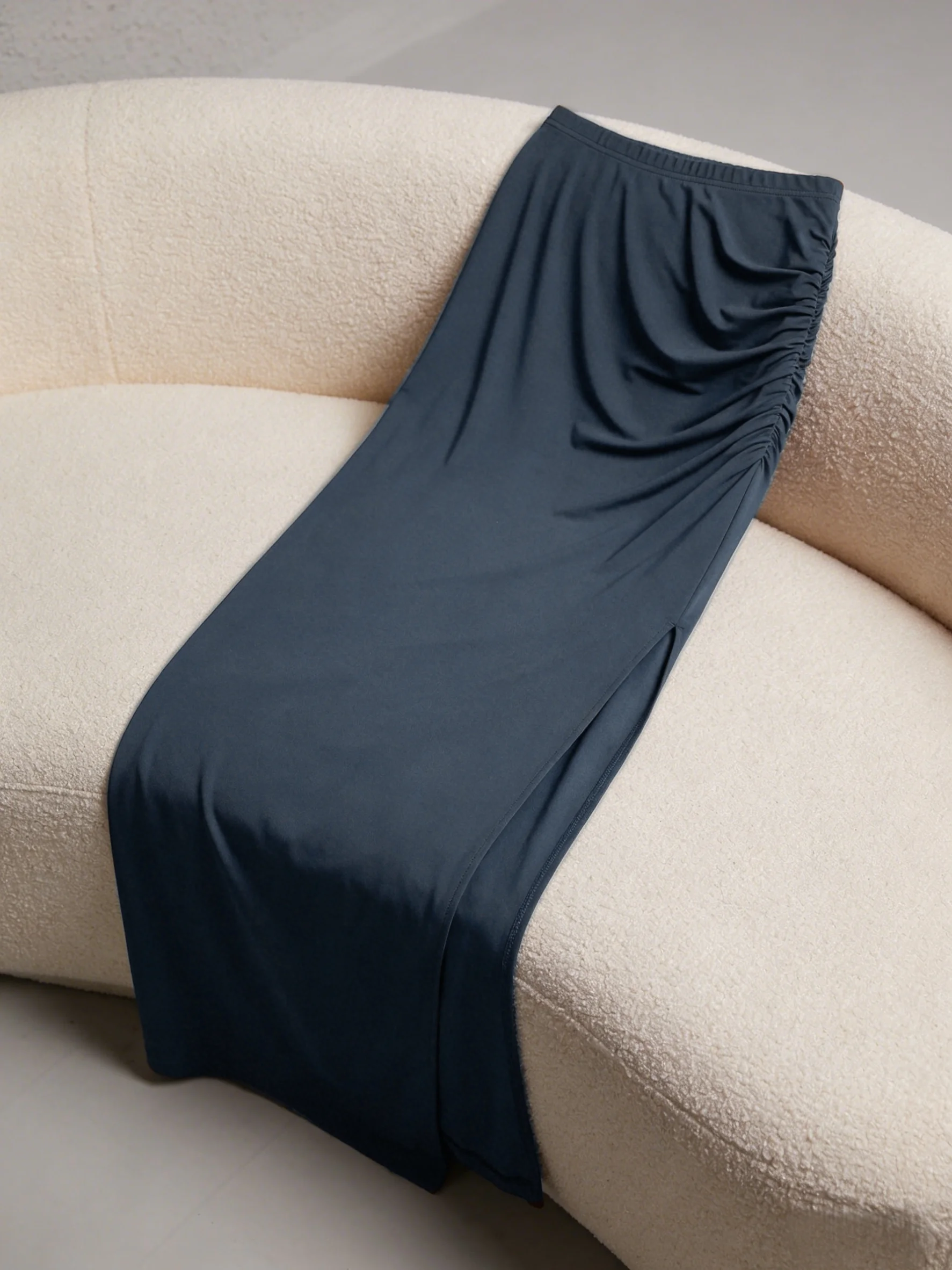Women High Waist Ruched Side Split Maxi Skirt Casual Solid Long Skirt
Women High Waist Ruched Side Split Maxi Skirt Casual Solid Long Skirt