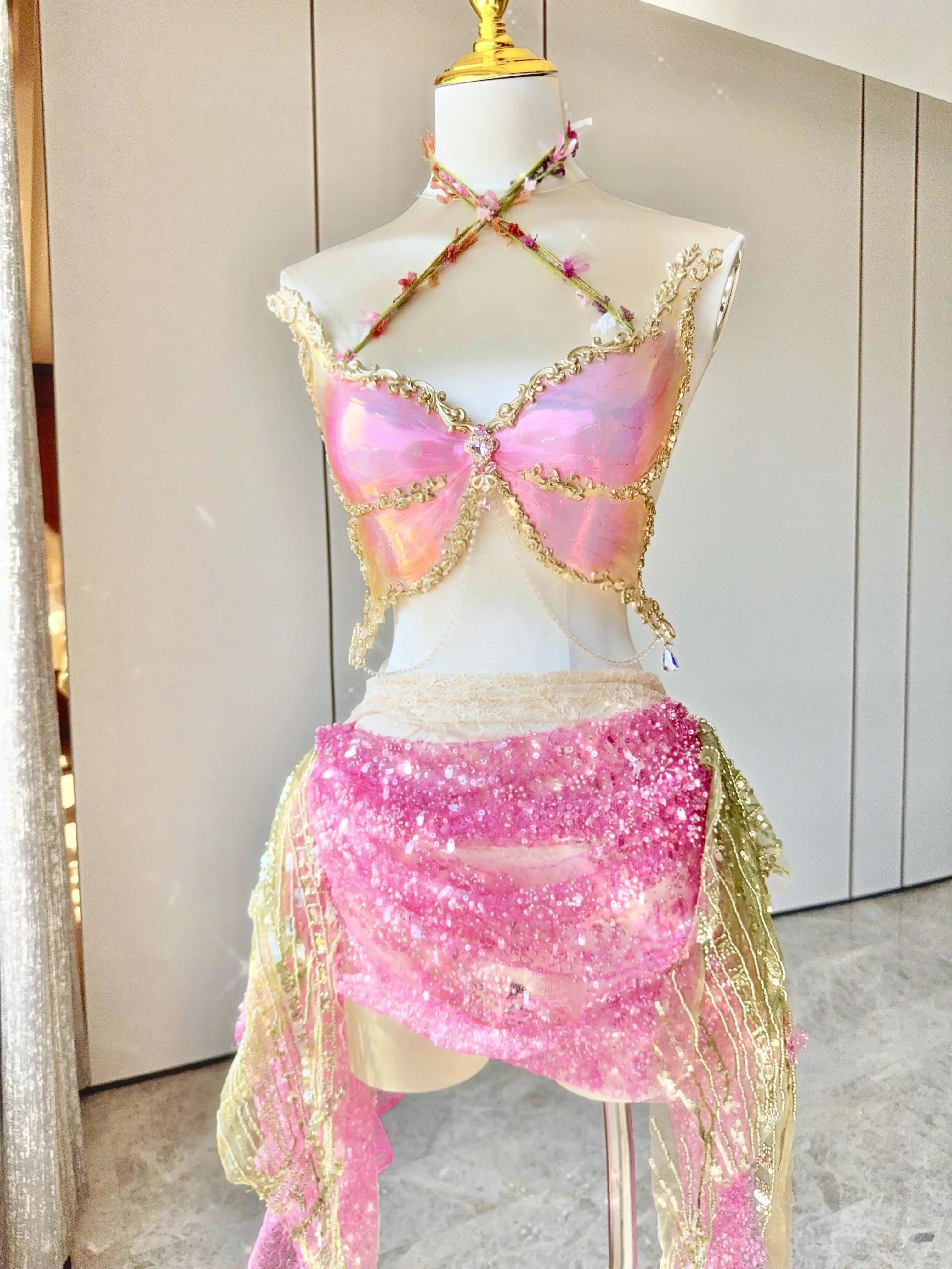 ZIWU Design Dreamy Pink Glitter (Does not include the skirt. It needs to be purchased separately.)
ZIWU Design Dreamy Pink Glitter (Does not include the skirt. It needs to be purchased separately.)