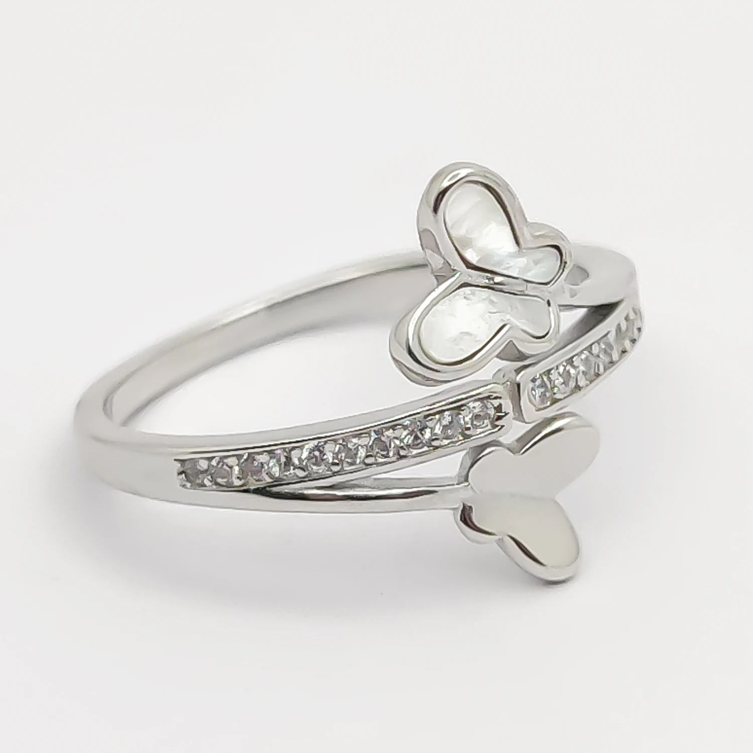 HESHI Shell Inlay Smooth Butterfly Entangled and Dancing Rings for Men Women Lovers
HESHI Shell Inlay Smooth Butterfly Entangled and Dancing Rings for Men Women Lovers