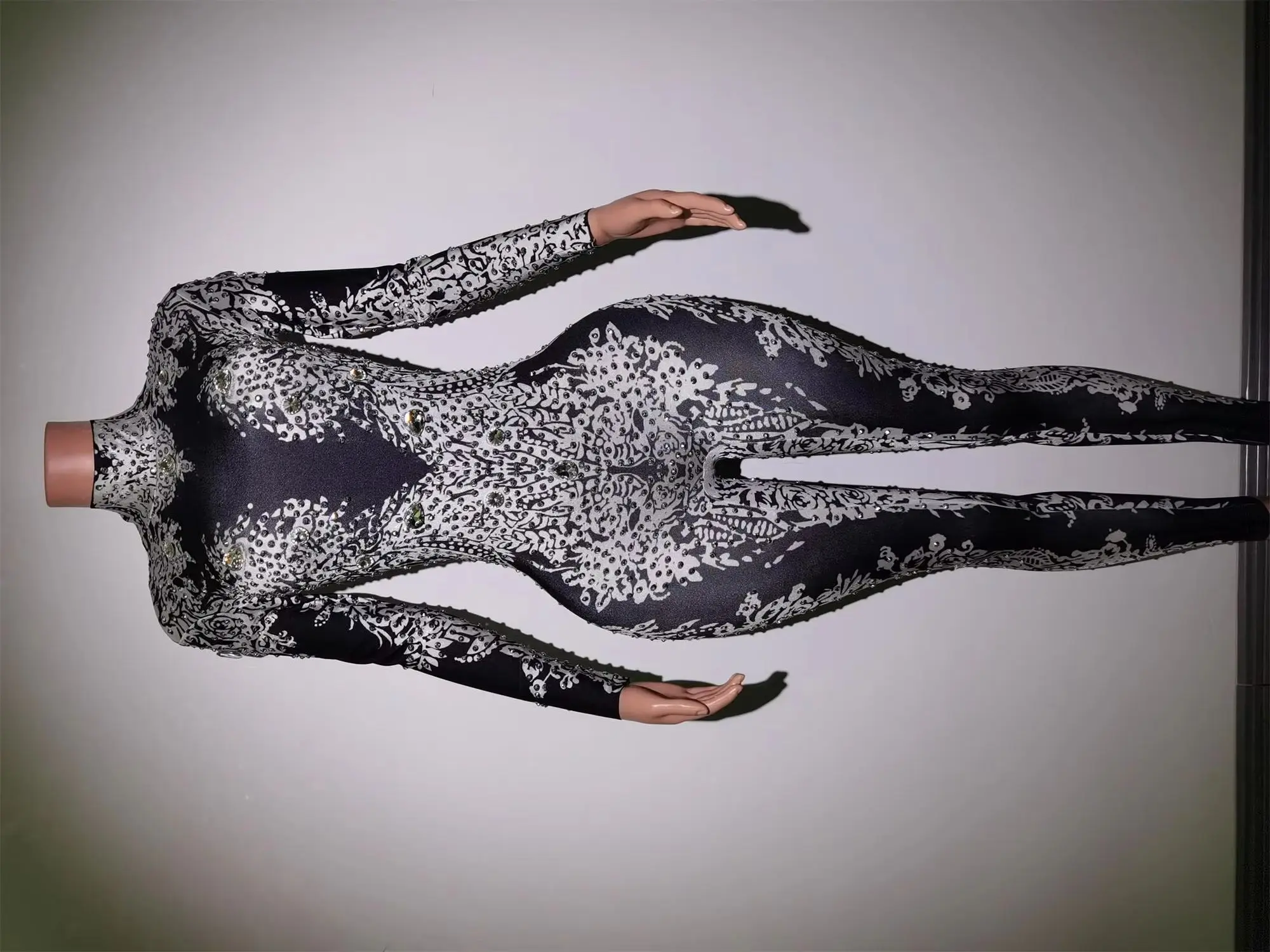 Long Sleeve Crystal Rhinestone Exotic Dance Leotard Night Club Party Rompers Women Stage Bodysuit One Piece Jumpsuits Putao
Long Sleeve Crystal Rhinestone Exotic Dance Leotard Night Club Party Rompers Women Stage Bodysuit One Piece Jumpsuits Putao