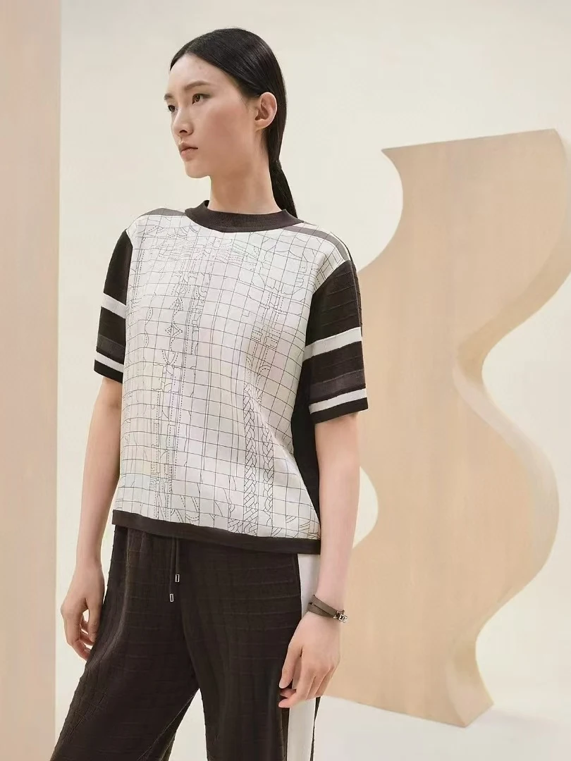 Spring Summer New Silk Twill Wool Lyocell Patchwork Knitted Short Sleeve T-Shirt Straight Cut OL Style Ladies Fashion
Spring Summer New Silk Twill Wool Lyocell Patchwork Knitted Short Sleeve T-Shirt Straight Cut OL Style Ladies Fashion