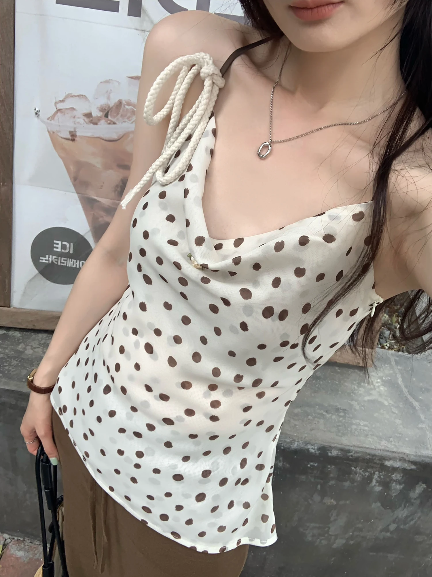 Korean Style Beautiful Backless Polka Dot Hemp Rope Strap Vest Women's Summer New Design Sexy Back Exposure Top
Korean Style Beautiful Backless Polka Dot Hemp Rope Strap Vest Women's Summer New Design Sexy Back Exposure Top