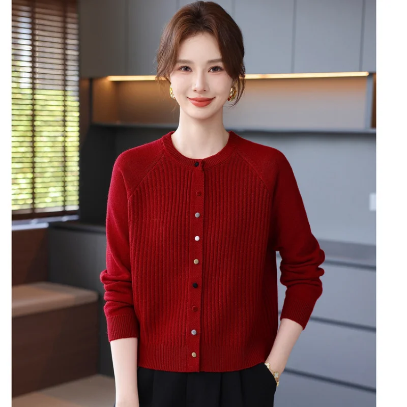 Elegant Temperament Mom Sweater Women'S Coat Autumn New Color Button Knitted Cardigan Middle-Aged Women'S Clothing
Elegant Temperament Mom Sweater Women'S Coat Autumn New Color Button Knitted Cardigan Middle-Aged Women'S Clothing