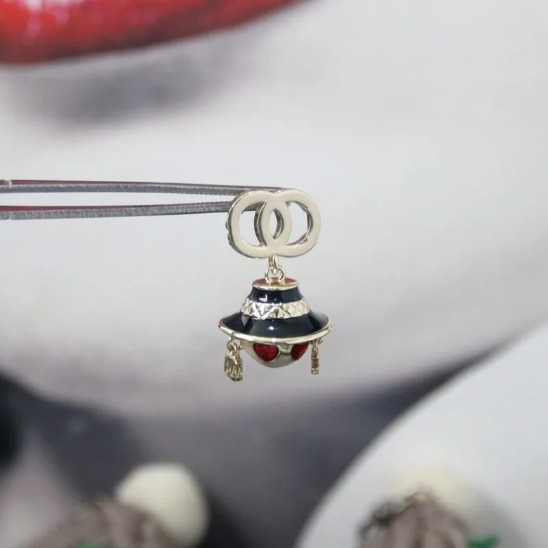 012 Xiaoxiang's New Miss Young Master Sunglasses Drip Oil, Light Luxury, High-end Temperament, Versatile Fashion Double
012 Xiaoxiang's New Miss Young Master Sunglasses Drip Oil, Light Luxury, High-end Temperament, Versatile Fashion Double