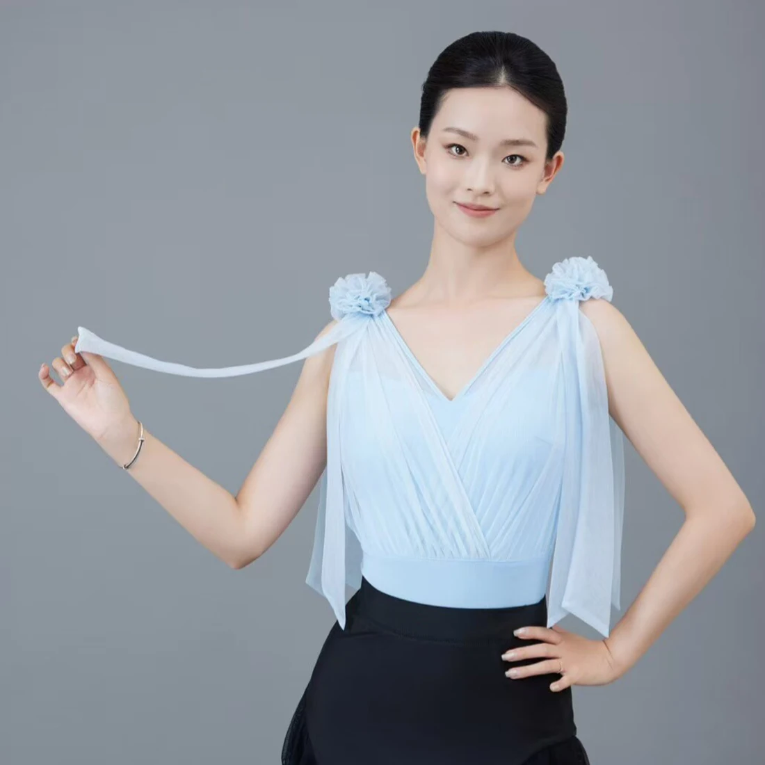 New Style Floating Gauze Flower One-piece Top Latin Dance Suit Dance Practice Suit With Chest Pad And Bottoms
New Style Floating Gauze Flower One-piece Top Latin Dance Suit Dance Practice Suit With Chest Pad And Bottoms