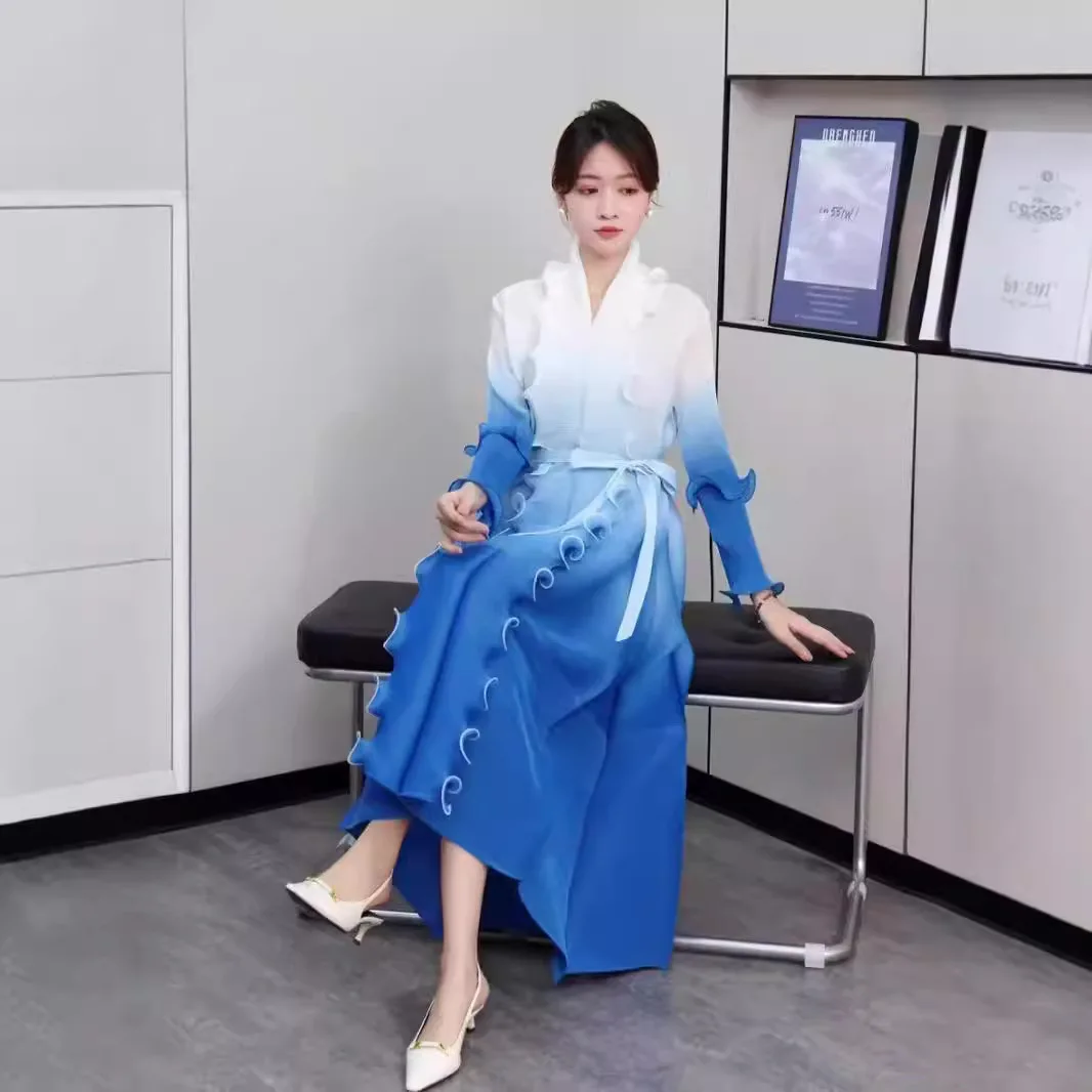 Japan ISSEYS MIYAKES fall gradient color ruffles plus size dress lapel long-sleeved V-neck tie skinny
Japan ISSEYS MIYAKES fall gradient color ruffles plus size dress lapel long-sleeved V-neck tie skinny